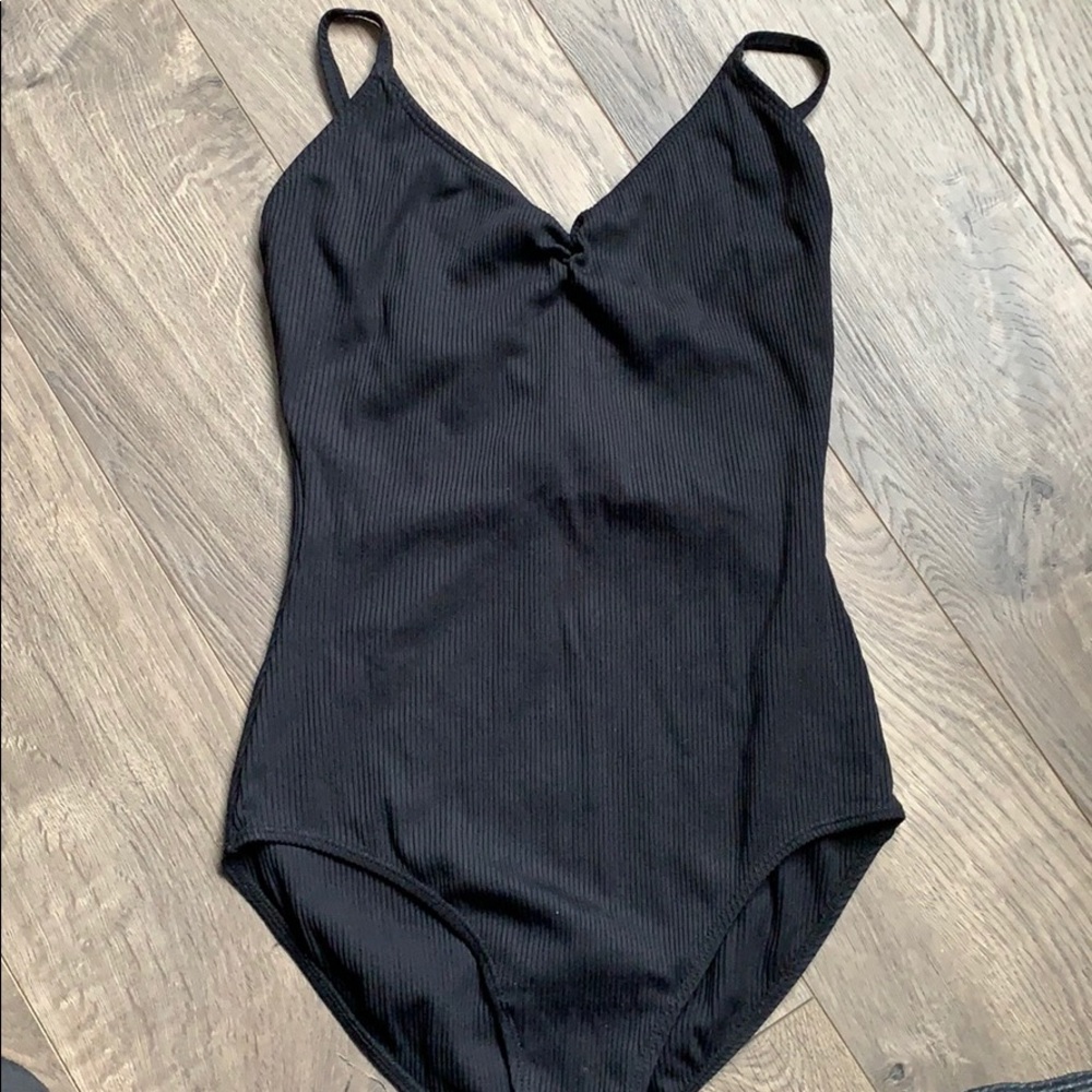 Black pinch front leo